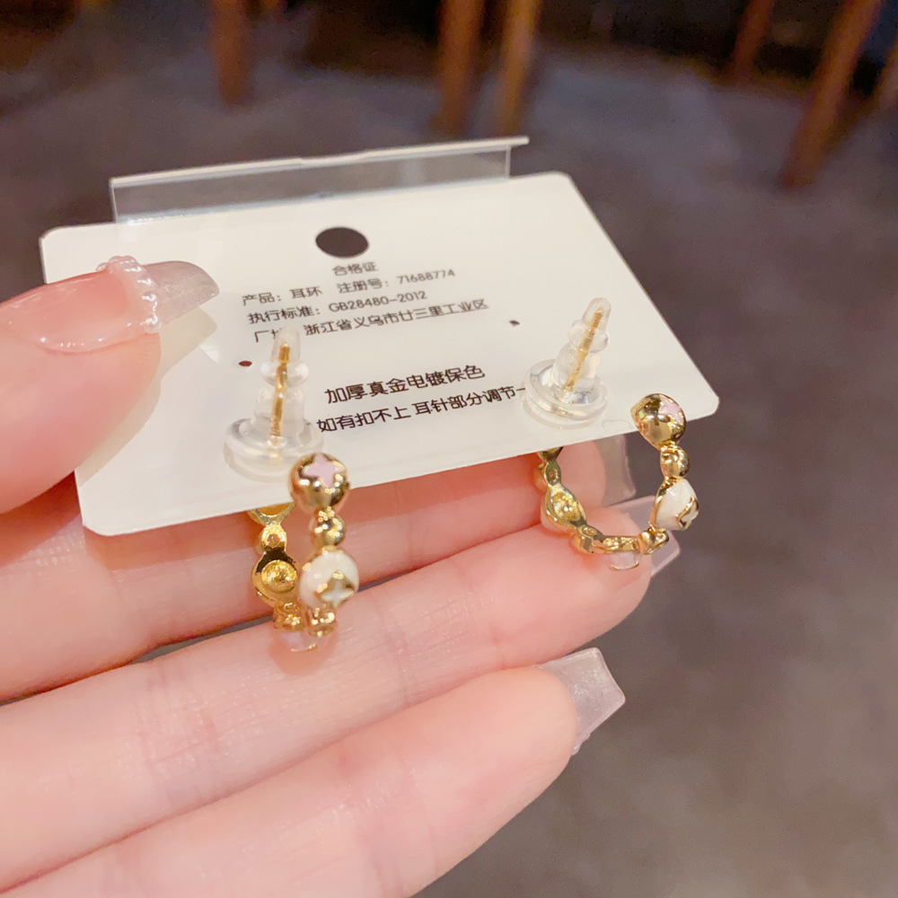 에나멜 꽃무늬 클러스터 하프 후프 귀걸이, 달콤한 파스 - Cluster Stud Ear 리뷰 및 가격